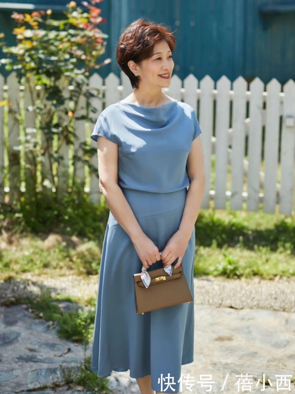 半身裙|50多岁中年女性穿搭拼细节,学这位短发妈妈如何穿,指引你的风格