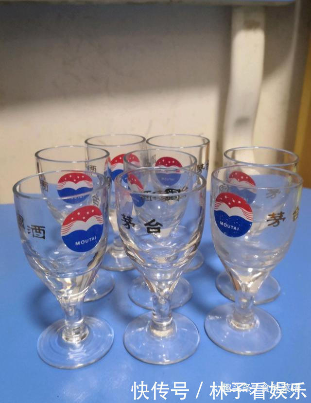 用来|茅台酒自带2个小酒杯,作用不是一般的大,如果只用来饮酒就错了