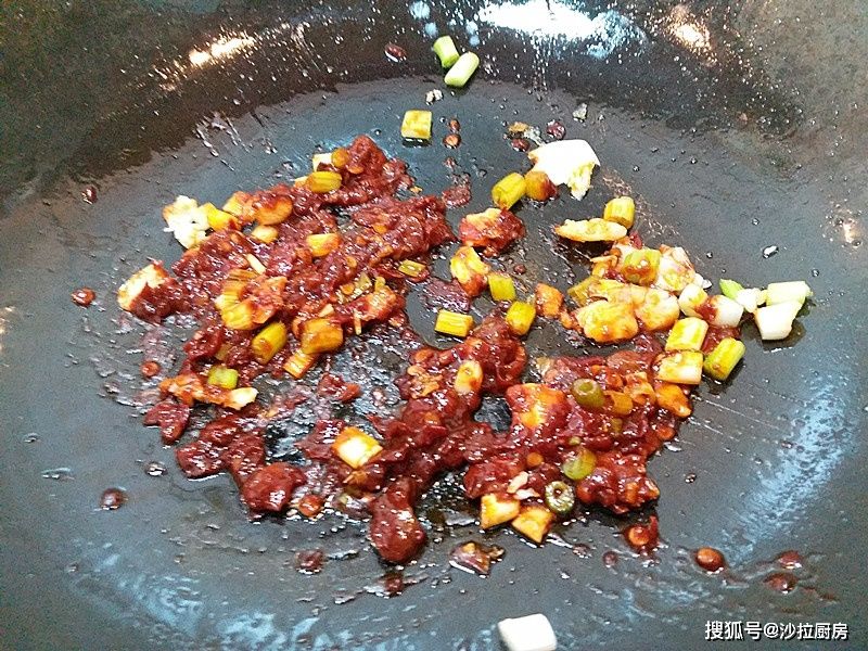 1元豆腐，1个茄子，不放肉比肉还好吃，用汤汁拌饭好吃惨了