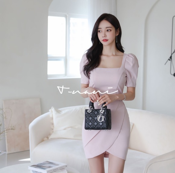 淡乳|韩国女神名模孙允珠2021年高清时尚搭配:烟熏紫淡乳柔和曲线初夏衣裙