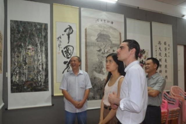 王子|长相平平的广东姑娘,留学时与王子相恋,成为欧洲第一个中国王妃