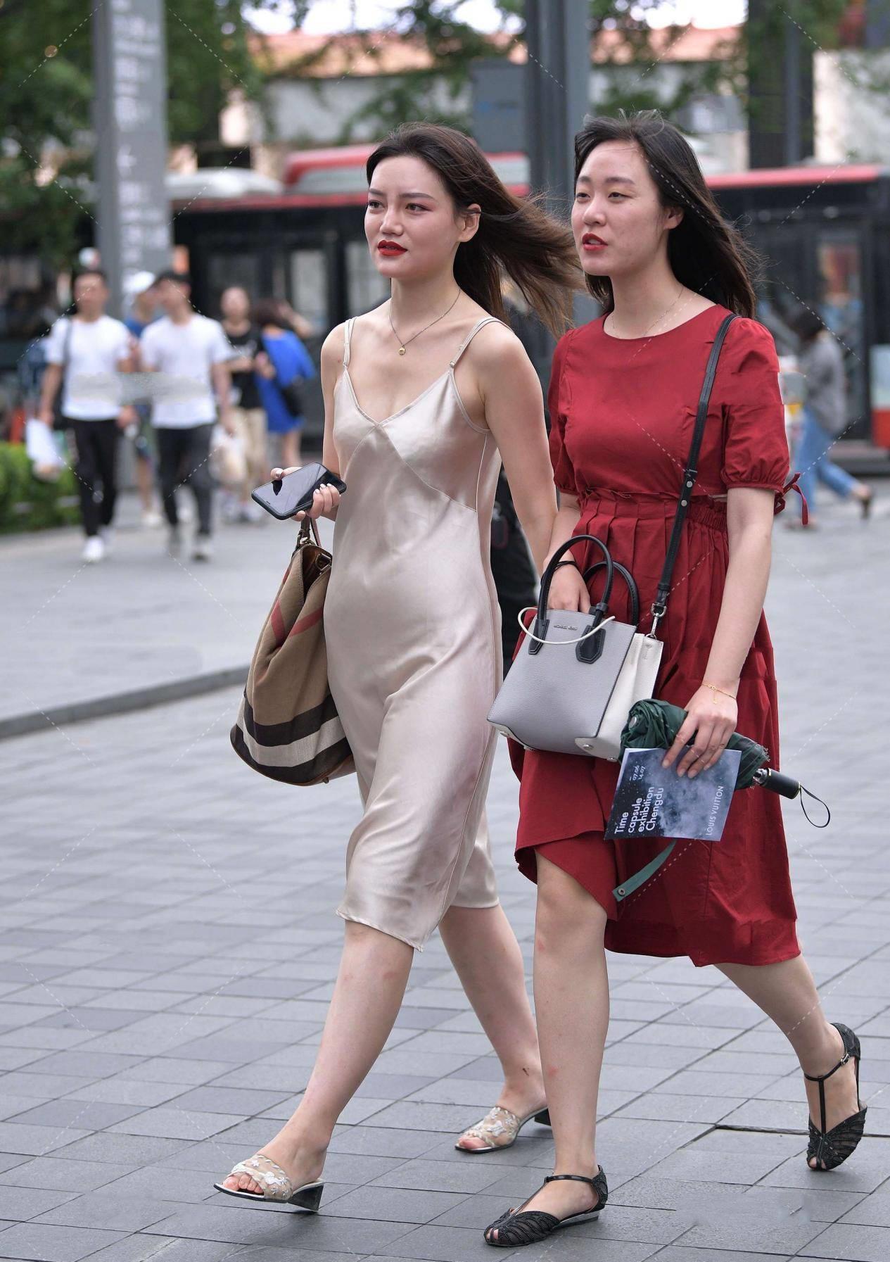 高级感|丝绸连衣裙,简单大气时尚高级,尽显独特气质