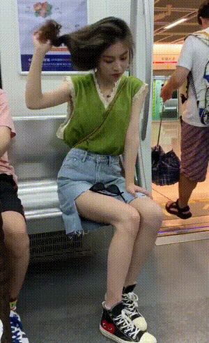 |搞笑gif-哥们,你是不是放错啊,怎么把炮拿走了?