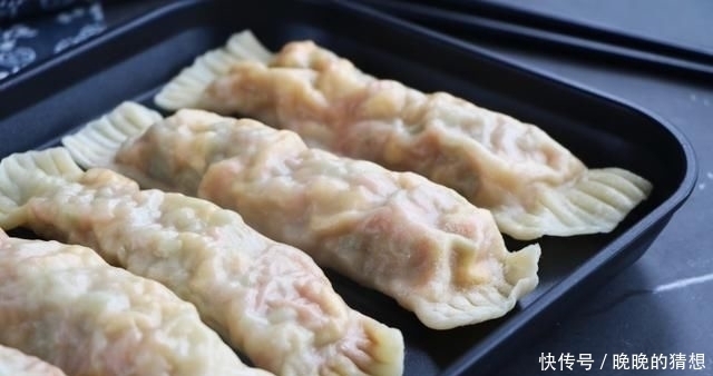 天热别蒸包子,教你懒人吃法,卷一卷8分钟出锅,早餐上桌准吃光