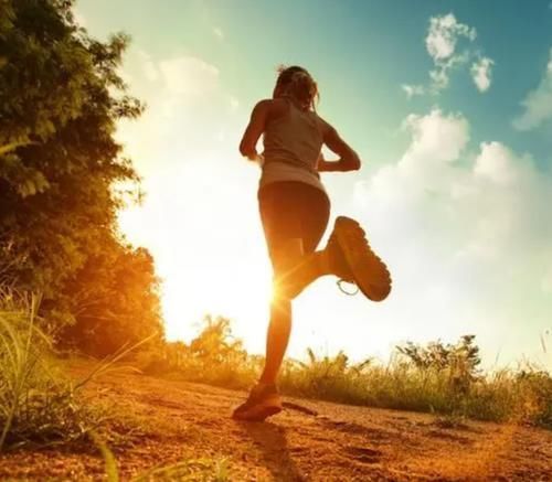 |搞笑老外:如果化妆品变成人会发生什么?梳子可以自动梳头!