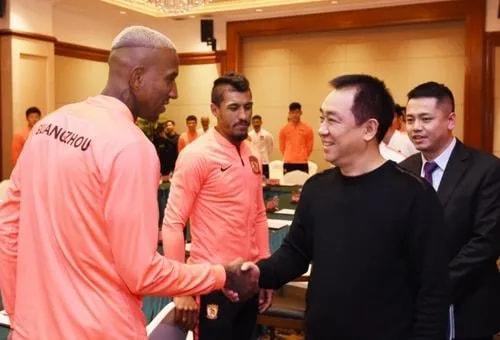 广州队|凌晨0点!中超传来喜讯:广州队高层做出难得决定,球迷齐声点赞