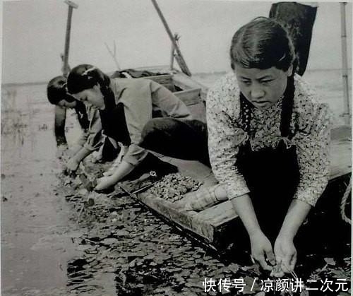  腼腆|老照片：70年前素颜美女，图4是腼腆的再婚寡妇，丈夫则一脸满足