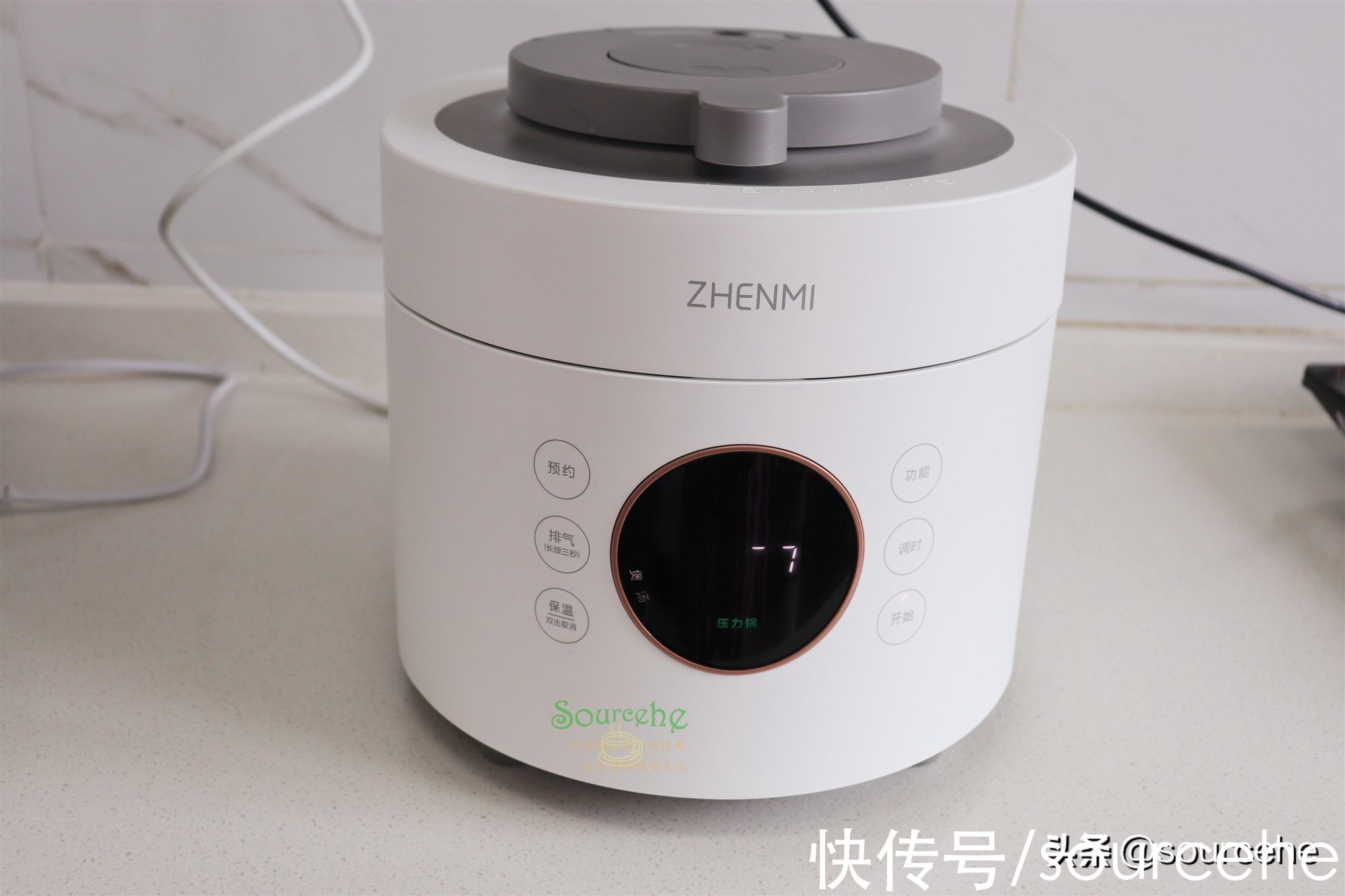 鸡肉|立冬之后，煲鸡汤多加一步，鸡汤清香，味道鲜美，暖心又暖胃