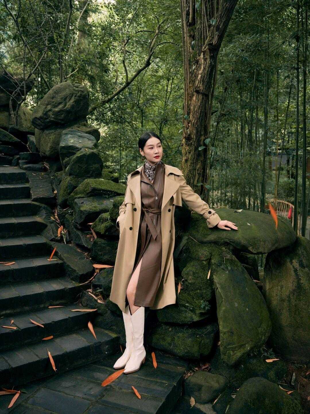 精致女人 裙子配风衣该怎么搭,学会这几招,做个精致女人