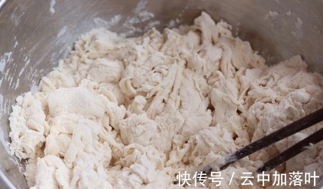 猪肉馅|自制千层猪肉饼，好吃不腻，外皮酥脆，馅料鲜香，真解馋！