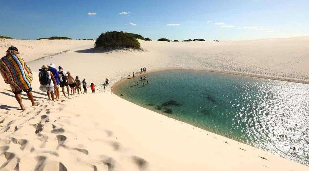 千湖沙漠|全球最美的沙漠遍地湖泊鱼虾成群，水比沙子还多极富生机