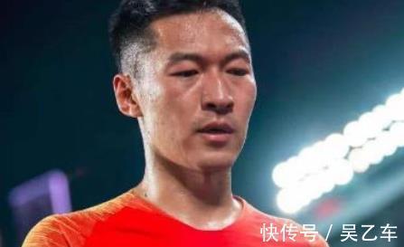 上海申花|国足队长曾有希望加盟上港,却为了报恩去了申花,如今一无所获