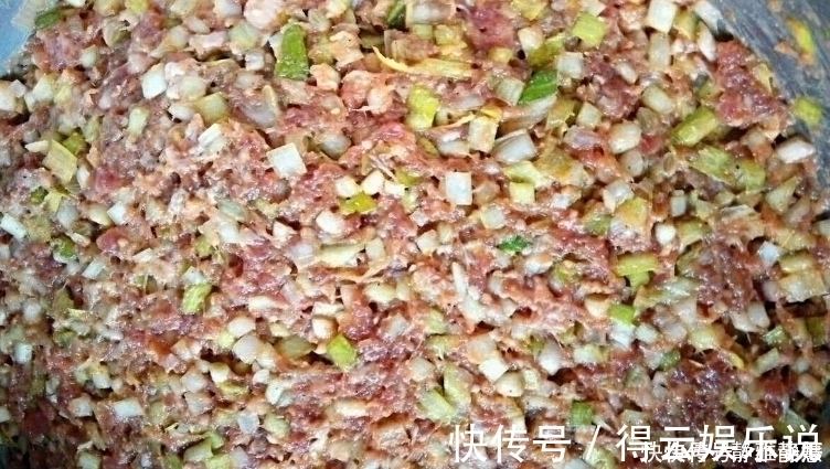 包包子|调饺子馅最忌讳加此调料,很多人不清楚就放,难怪饺子馅发柴难吃