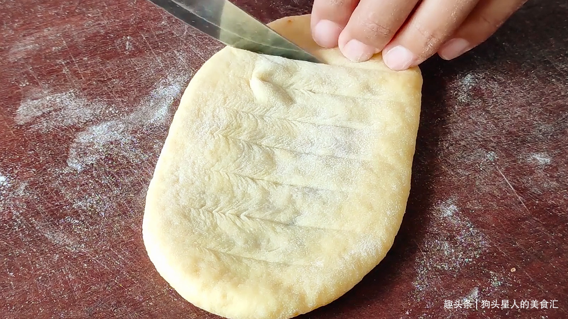 面粉不要做包子馒头了，教你新做法，不蒸也不烤，上桌就扫光