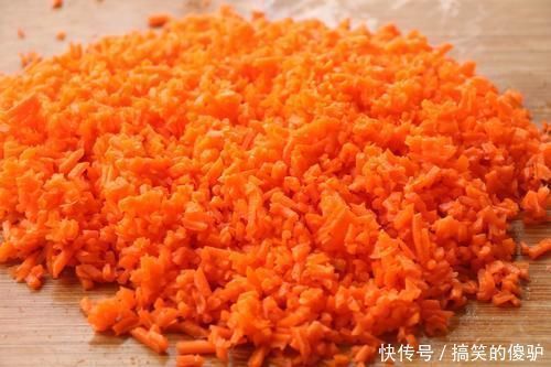 比包子馒头还好吃，外皮有嚼劲，馅料满满，一次吃3个都不过瘾！