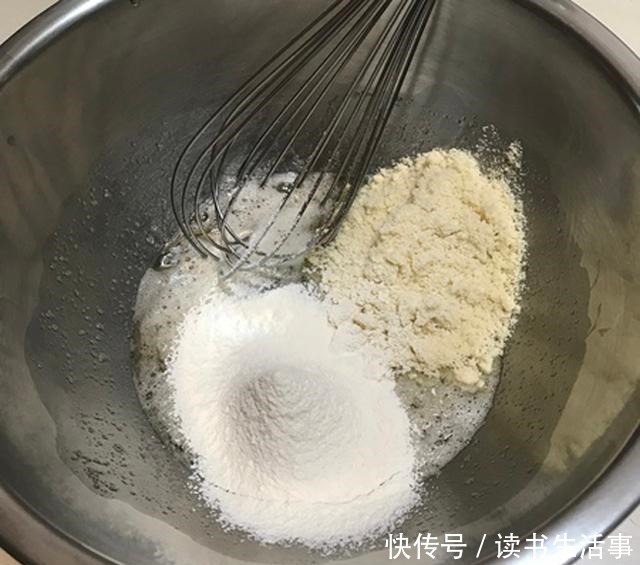 这款费南雪蛋糕，材料简单容易上手，香味浓郁，外焦内软，很好吃