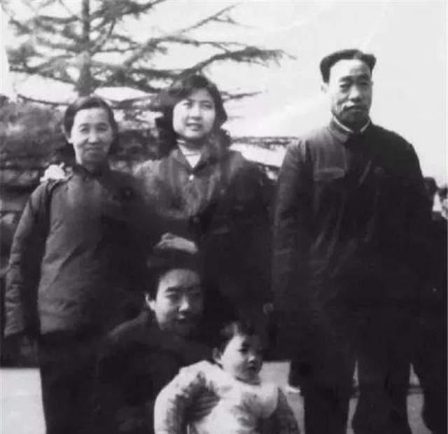 传统文化!贾平凹被父亲点醒后,下决心给父亲买好酒喝,结果临终未曾喝到