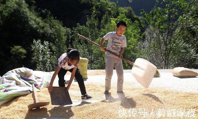 医生|孕妈生下双胞胎后,突然大喊“等一下”,医生检查后发现意外之喜