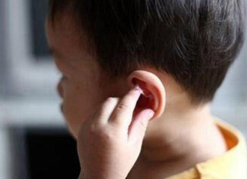 孩子|到底该不该经常给孩子掏“耳垢”？要区分年龄，做错了容易伤到娃