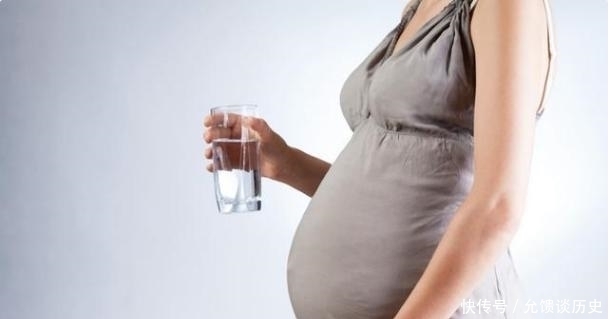 孕晚期|成年人在水里会呛,为啥胎宝宝却能在羊水里待40周?原因是这样