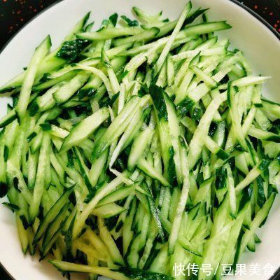 秘制黄瓜拌牛肉～大饭店的味道