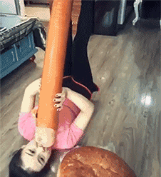 |搞笑GIF: 现在做生意太难了 今天有位客人要吃毛衣