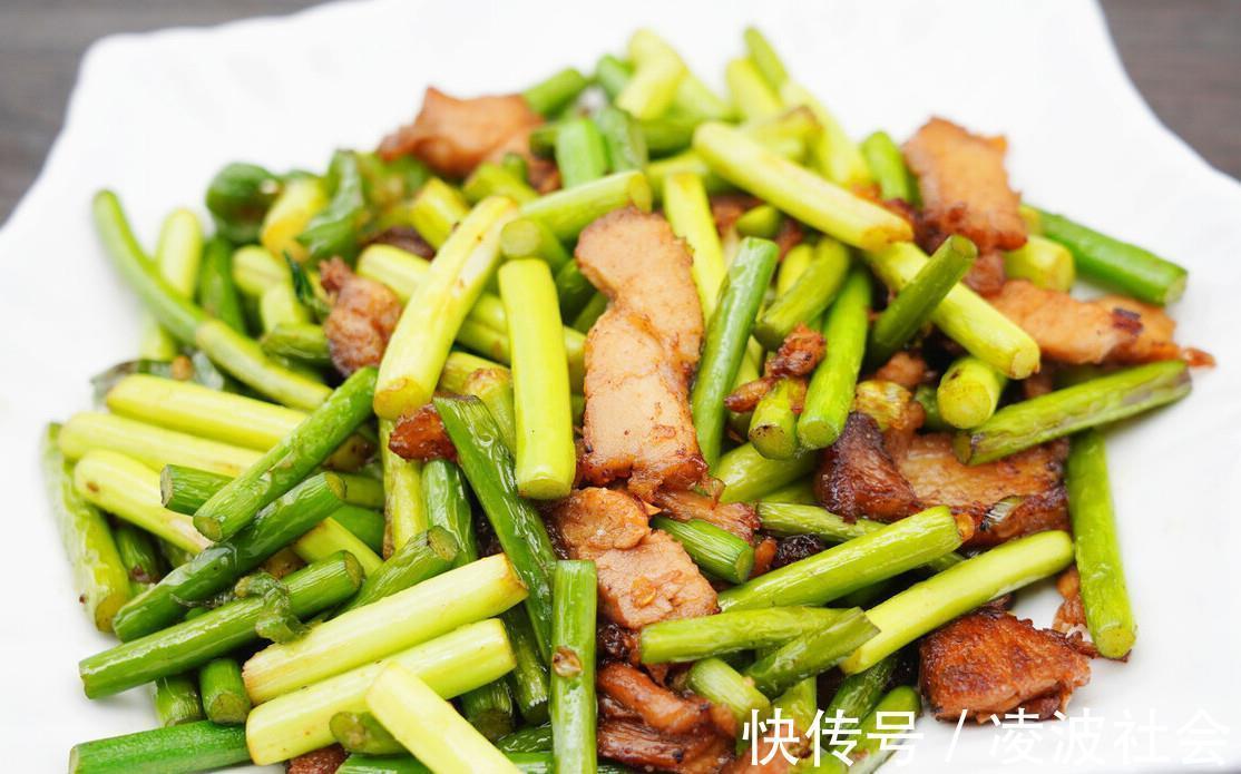 脆嫩|炒蒜苔总是不入味？别再直接下锅了，多做1步，蒜苔爽脆又入味