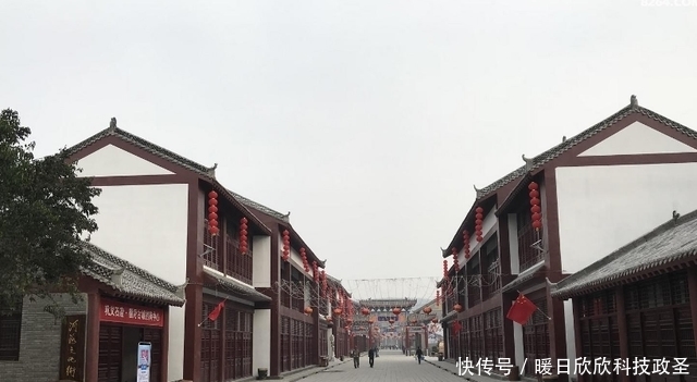 河南“假古城”走红，风景不输洛邑古城，门票免费，游客络绎不绝