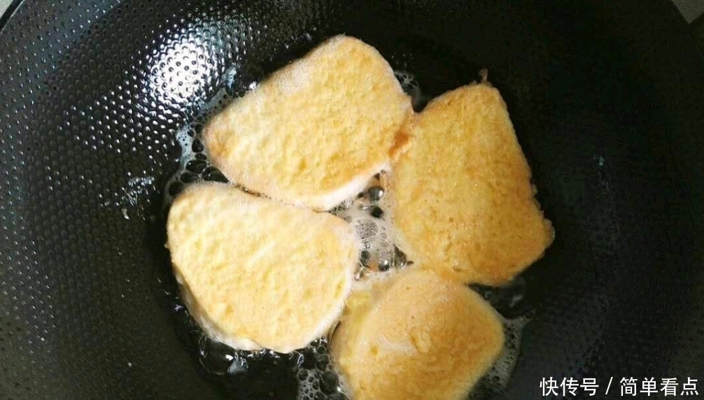 外酥|炸馍片,只蘸蛋液就错了!还要蘸点它,外酥里软,鲜香入味不油腻