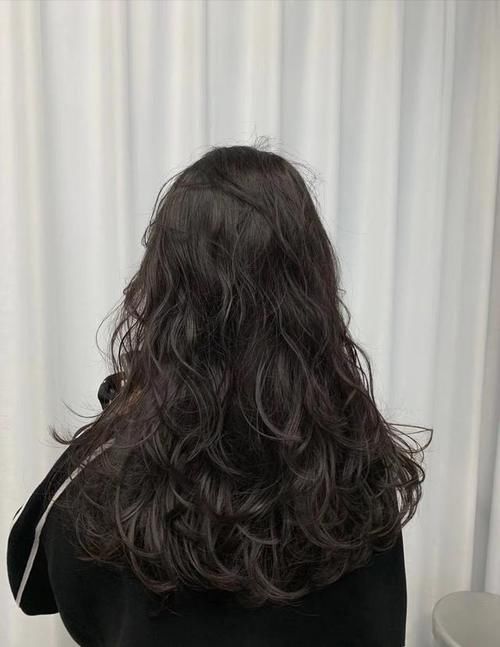 秋冬染发什么颜色更好看?2020流行这几种颜色,时髦又潮酷