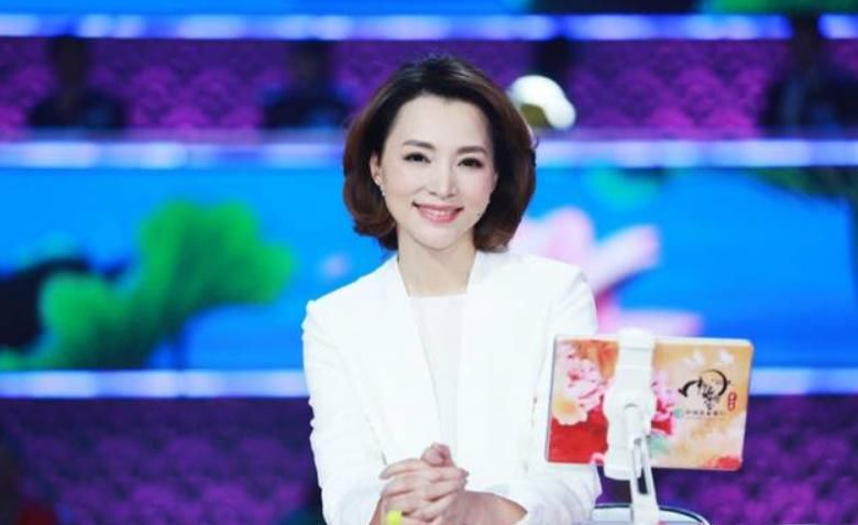 红了14年的蒙曼，被网友指出念错了《沁园春·雪》，她真错了吗？