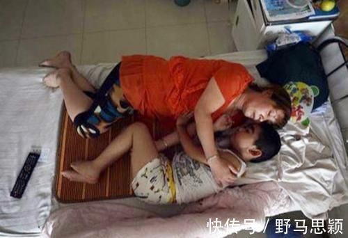 孩子|宝宝对妈妈的爱有多深?从睡觉的小动作能看出来,你家娃有几个?