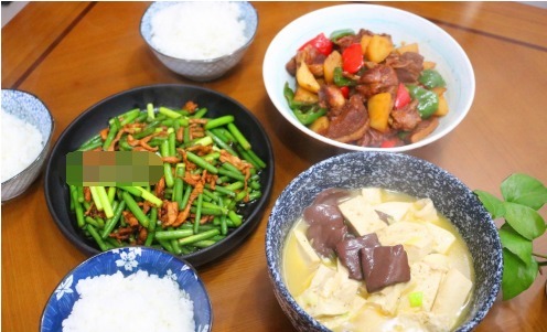 太好了|我家午餐,2个家常菜,朋友说:伙食太好了,想来家蹭饭