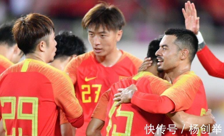 中国足球|陈戌源丢掉最后的底线,国足集训名单遭质疑:这10位大爷该退役了