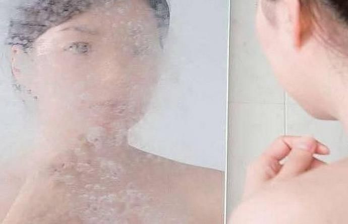 痕迹|镜子上的痕迹怎么擦都擦不掉怎么办小哥帮教你几招还你一面明亮的镜子