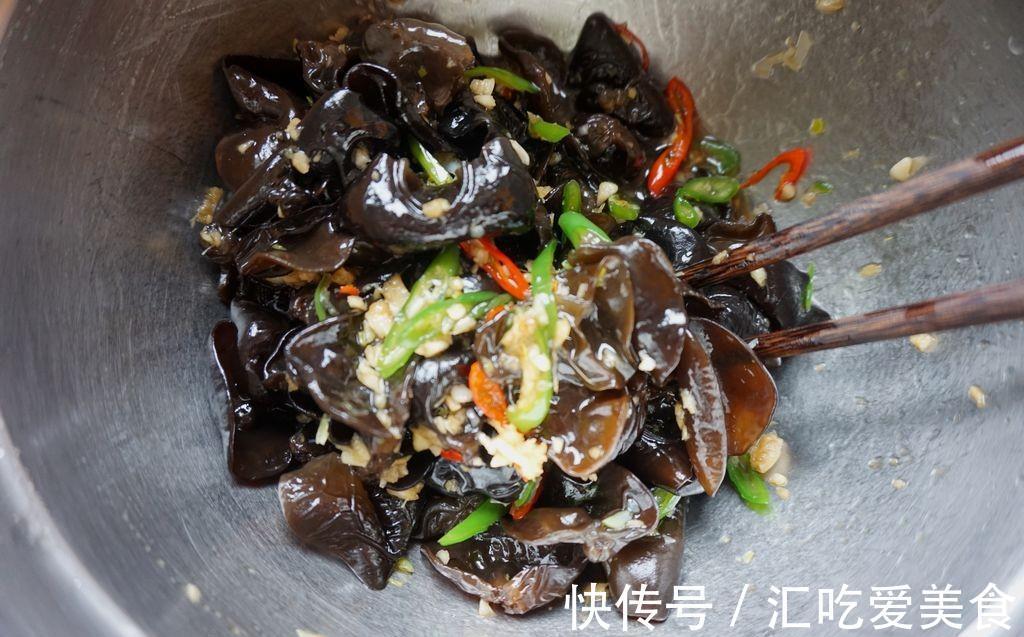 木耳|这道菜是“一次性”菜,没吃完倒掉也不要隔夜吃,不然危害很大