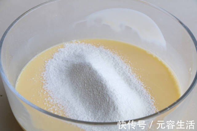 面粉|面粉里加1瓶酸奶,不用烤不用炸,好吃不上火,出锅女儿吃撑了