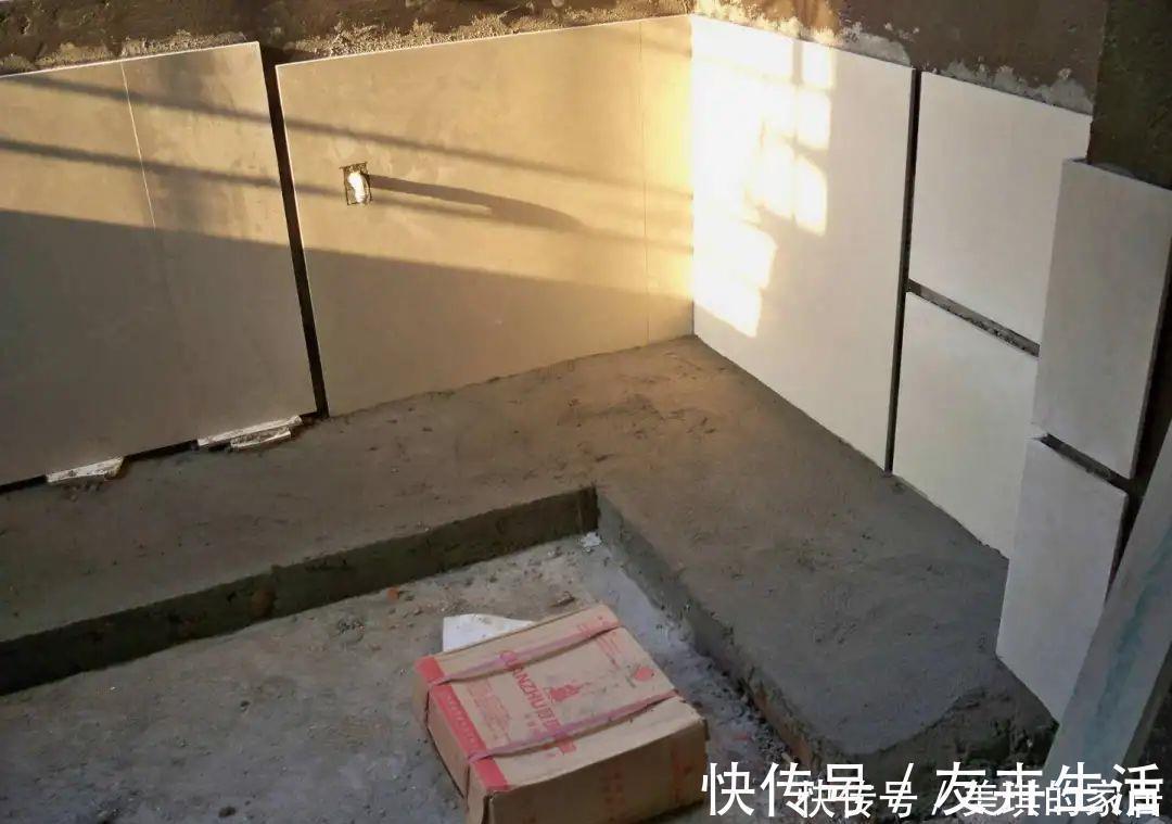 墙砖|贴瓷砖用纯水泥还是加沙子误听了邻居的话,差点毁了整个房子