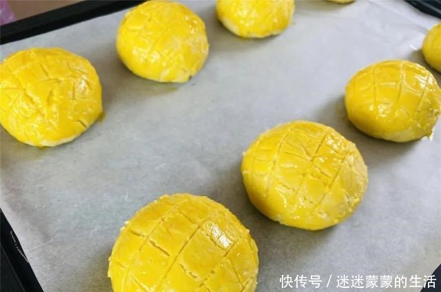 减肥路上的大敌,好吃到炸裂的金黄色面包,每一口都是满满的幸福