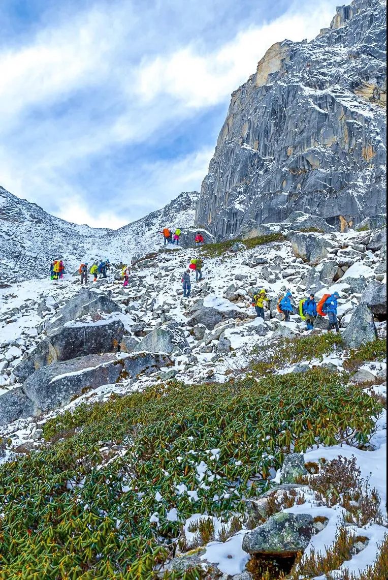 雪山群|推窗见雪山，梦幻秘境胜九寨，你心醉的天堂