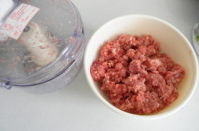 简单|1块猪肉1个鸡蛋,自制午餐肉,比火腿肠都好吃,做法还简单