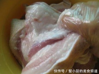 不腻|做腊肉时,别只会放盐,记得加入4种料,腊肉鲜香入味,久吃不腻