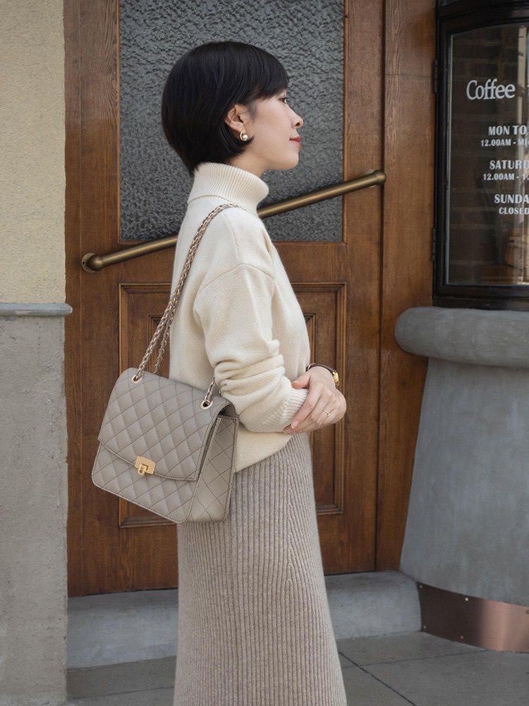 保暖|入冬之后大衣这样穿更有氛围感,搭配针织半身裙更加时尚!