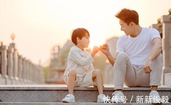 亲子关系|“坑娃老爸”带棉袄撸串,看娃吃不到直接上脚,闺女:亲生的?