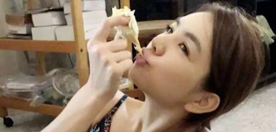 劲儿|女生来大姨妈，3种水果使劲儿吃，抵抗衰老降体重，子宫也变干净