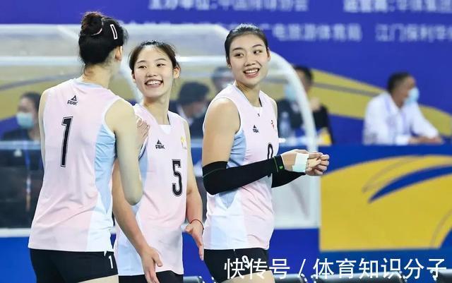 小将|女排3大接应新星状态不错!16岁小将敢打敢拼,2大中生代打出气势