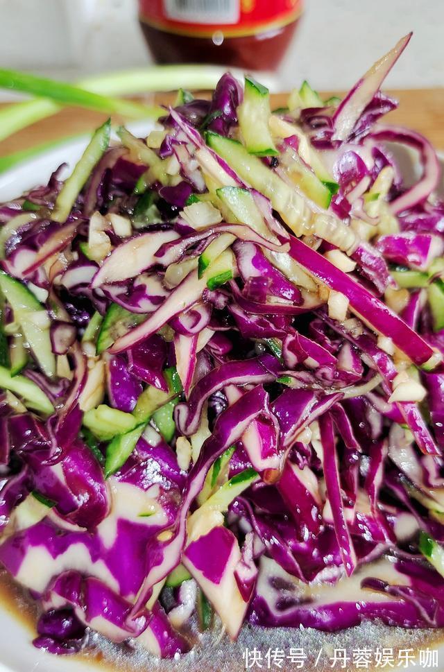 营养|凉拌紫甘蓝时，直接调味就错了，多加1步，更入味更脆爽营养更好