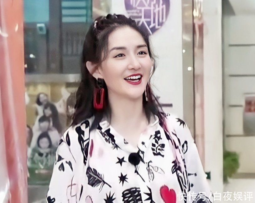 冲着谢娜复出看《快本》直播，却被33岁赵丽颖给美到了