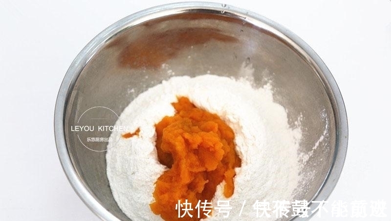 南瓜泥|软软糯糯的小点心，蒸熟就行，好吃不上火，新年端上桌秒光