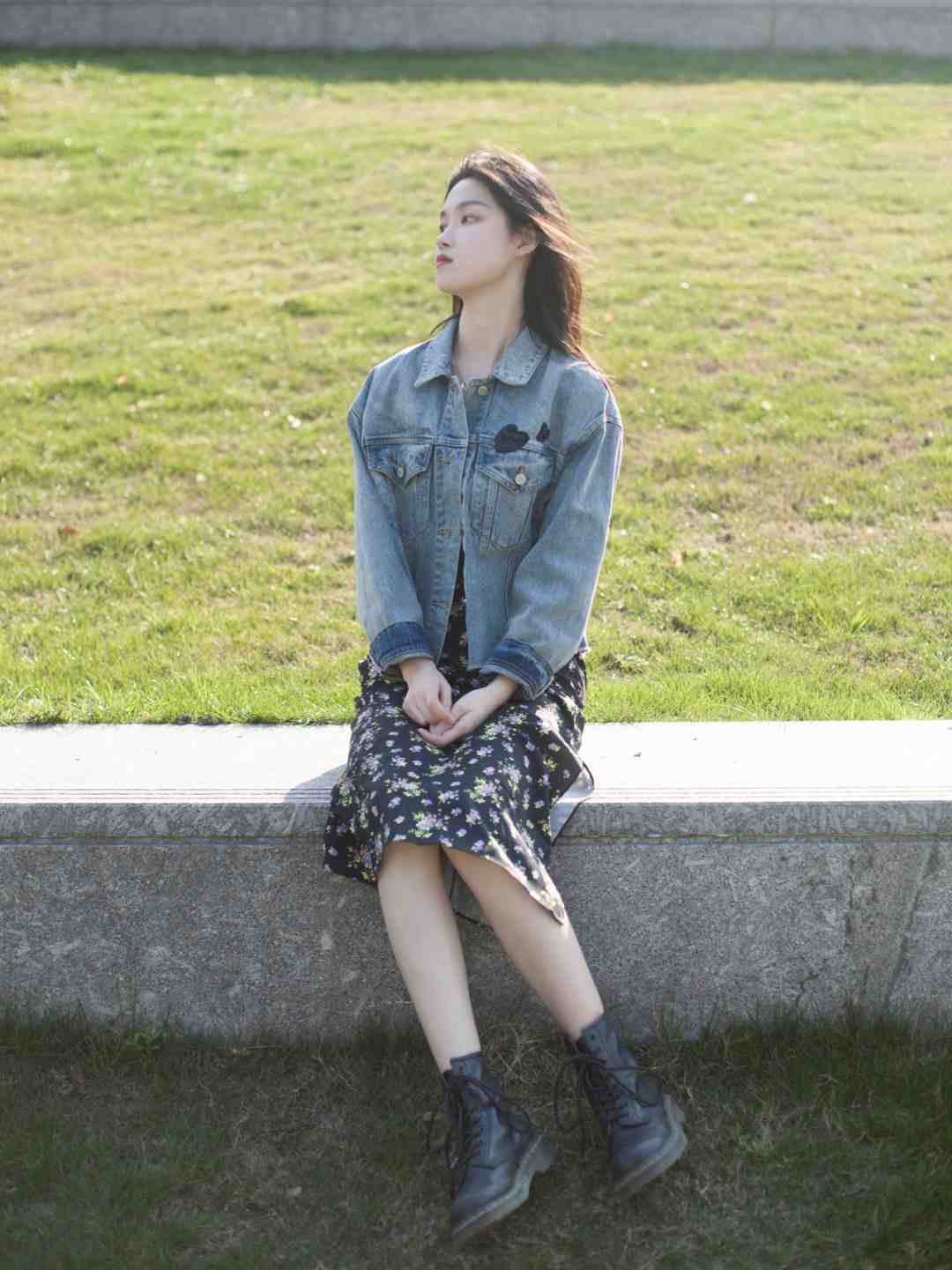 一眼万年 早春就流行穿“牛仔外套”,时髦减龄还不挑人,谁穿都好看